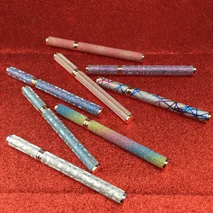 उच्च गुणवत्ता चमक पेंसिल बरौनी गोंद कलम तरल पैकेज के साथ स्वयं चिपकने वाला आईलाइनर