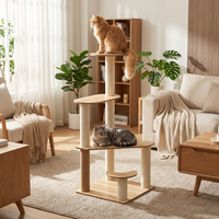 Arbre à chat moderne en bois naturel à 4 niveaux avec escalier en spirale et poteau à gratter en sisal, structure de jeu stable pour chatons en intérieur
