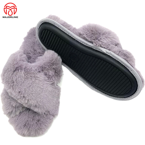 Đôi dép lê mềm mại, ấm áp, lông xù, kiểu dáng thời trang dành cho nữ, màu trắng, có quai, dùng trong nhà - Product Image 6