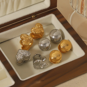 Heart-Shaped <b>Titanium</b> Steel <b>Stud</b> Earrings 18K Gold Silver Plated For Women Gift Jewelry TE6633 - Product Image 1