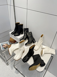 Bottes courtes pour femmes en cuir véritable de luxe, style Tabi, à talon haut, mi-montantes - Product Image 1