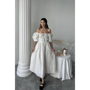 Robe de cocktail vintage élégante en dentelle brodée blanc cassé, col carré, taille empire, coupe trapèze, respirante, écru - Product Image 3