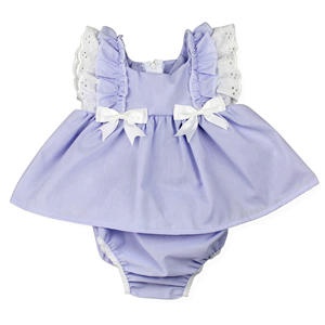 Conjunto de pelele para bebé niña SR4146 personalizado, al por mayor, morado liso con lazos blancos estampados, pelele de manga volante para niña. - Product Image 1