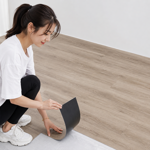 Planche <span class=keywords><strong>de</strong></span> vinyle auto-adhésive LVT, couleur moderne, faible teneur en COV, taille personnalisée, emballage en carton, distributeur, vente en gros, OEM - Product Image 4