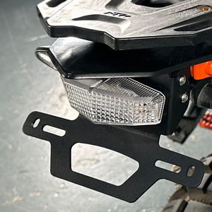 Kit d'élimination de garde-boue court Race Tail avec support de clignotant et support de plaque d'immatriculation pour <span class=keywords><strong>KTM</strong></span> <span class=keywords><strong>790</strong></span> <span class=keywords><strong>ADV</strong></span> 890 <span class=keywords><strong>ADV</strong></span> - Product Image 5