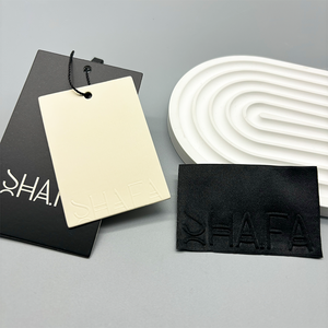 Etiquetas, pegatinas y otros accesorios de ropa personalizables con LOGO - Product Image 2
