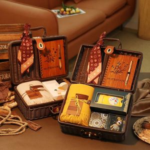 Regalos de Cumpleaños Estilo Vintage al por Mayor con Juego de Tazas en Maleta de Mimbre, Recuerdos DIY, Juego de Regalo Personalizado de Alta Calidad para Bodas - Product Image 6