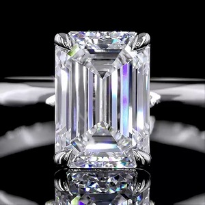 Anillo de Diamante Cultivado en Laboratorio con Corte Esmeralda de 2.5 Quilates, con Acabado en Oro de 14K, para Uso Diario, Disponible para la Venta - Product Image 3
