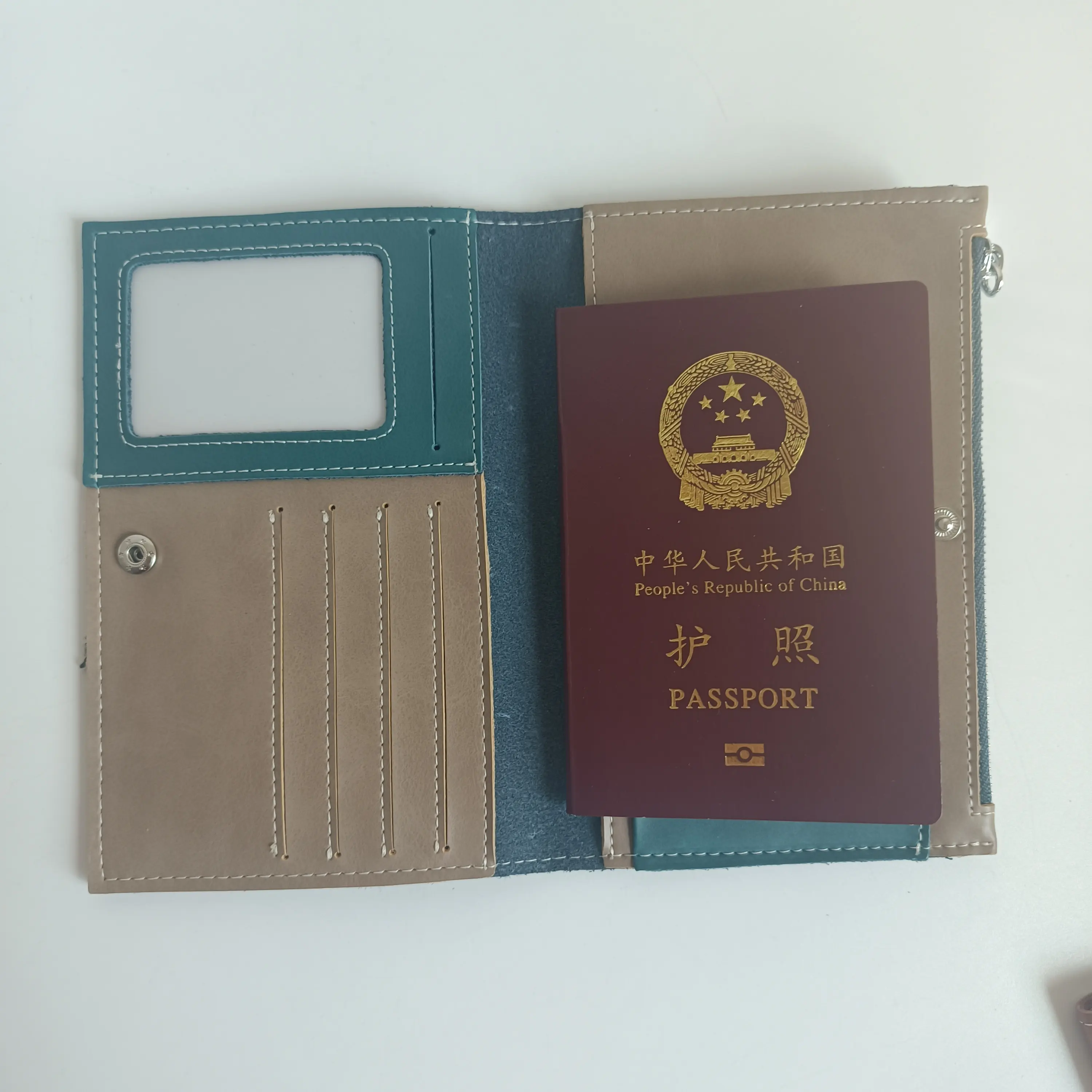 Organisateur de cartes à fermeture éclair en cuir portable multifonction personnalisé personnalisé Vente en gros Couverture de passeport Portefeuille de voyage Porte-passeport