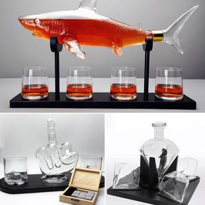 Ensemble de <span class=keywords><strong>carafe</strong></span> à <span class=keywords><strong>whisky</strong></span> en bois de forme créative de 1000 ml avec 4 verres à spiritueux, grande capacité, cadeau de Noël pour la maison ou le bar - Product Image 3