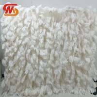 Plumes d'autruche artificielles blanches lisses en gros pour la décoration de centre de table de mariage