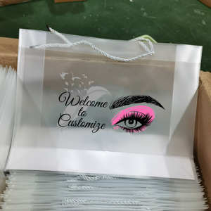 حقيبة تسوق بلوري مقاومة للماء قابلة لإعادة الاستخدام من كلوريد البولي فينيل طباعة مقبض تسوق من البلاستيك - Product Image 5