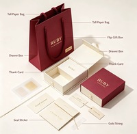 Ensemble d'emballages cadeaux personnalisés de luxe en bordeaux, écologiques, biodégradables, faits à la main, avec poignée en corde de coton, logo personnalisé en feuille d'or, sac en papier