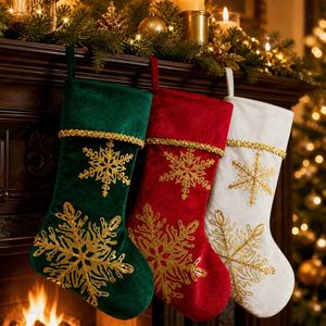 Grand Sac de Noël Personnalisé en Velours Doré Scintillant avec Flocons de Neige – Idéal pour Cadeaux - Product Image 1