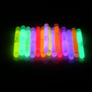 Bâtons lumineux de pêche en vrac, mini flotteurs lumineux en plastique légers et portables de 1,5 pouce pour la pêche nocturne et le <span class=keywords><strong>camping</strong></span> en plein air - Product Image 2