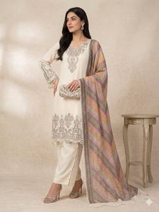 Ensemble élégant 3 pièces en Georgette pour femme, comprenant un pantalon palazzo crème et une dupatta brodée, idéal pour les mariages traditionnels indiens et pakistanais. - Product Image 3