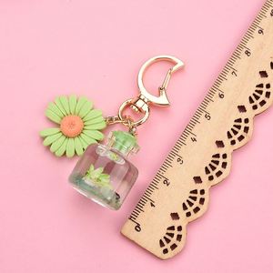 Porte-clés créatif avec boucle lune et marguerite, pendentif bouteille à vœux à paillettes liquides motif fleur mignonne, pour meilleure amie, femme, fille, cadeau pour sac à main, bijou - Product Image 4