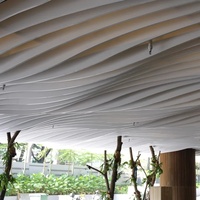 Plafond en aluminium à motif ondulé, plafond moderne pour projets intérieurs, dalles de plafond en aluminium