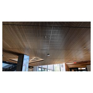 <span class=keywords><strong>Techo</strong></span> <span class=keywords><strong>de</strong></span> Celosía <span class=keywords><strong>de</strong></span> Aluminio con Aislamiento Térmico y Aspecto <span class=keywords><strong>de</strong></span> Madera para Centros Comerciales y Espacios Públicos - Product Image 1