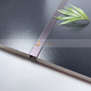 Profilé de carrelage en acier inoxydable en forme de U pour les murs d'appartement - Design contemporain durable et imperméable - Product Image 6