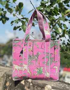 กระเป๋าผ้าฝ้ายลายควิลท์แบบสบายๆ พร้อมลายพิมพ์ดอกไม้ด้วยมือ เหมาะสำหรับการเดินทางในชีวิตประจำวันและของใช้จำเป็นในชีวิตประจำวัน - Product Image 2