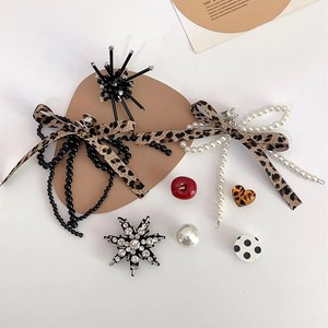Breloques pour sabots à imprimé léopard, boucles décoratives de luxe faites à la main avec perles pour sandales et claquettes pour femmes - Product Image 3
