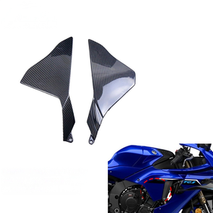 Petits panneaux latéraux en fibre de carbone pour Yamaha YZF-R1 2020+ - Product Image 1
