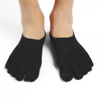Vente en gros Logo personnalisé Cinq doigts Cinq orteils Chaussettes en coton Respirant Sans couture Invisible pour les jeunes Logo inférieur Position