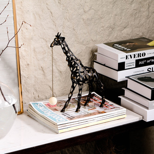 Venta al por mayor de lujo de metal fundido de jirafa escultura de estilo contemporáneo novedoso diseño de interiores para decoraciones de oficina - Product Image 2