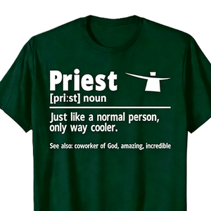 T-shirt humoristique avec citation sur la définition du prêtre, humorisme religieux du clergé, cadeau pour les travailleurs de l'Église catholique - Product Image 3