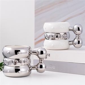 แก้วกาแฟเซรามิกเคลือบเงินดีไซน์ใหม่ ขนาด 400 มล. 13 ออนซ์ แก้วน้ำ แก้วกาแฟแบบซาอุดิอาระเบีย แก้วหรูหรา แก้วพอร์ซเลน - Product Image 1