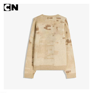 Pull en maille douce et moelleuse en acrylique et polyester pour homme, avec logo personnalisé brodé, certifié GRS, fabriqué par un fabricant de pulls - Product Image 1