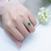 Bague pour femme en or 18 carats avec émeraude de laboratoire personnalisée MSR-551