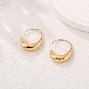 Boucles d'oreilles Jingciren Boutique, style européen et américain, petites et exquises, haut de gamme, simples, tendance et au design épuré. - Product Image 6