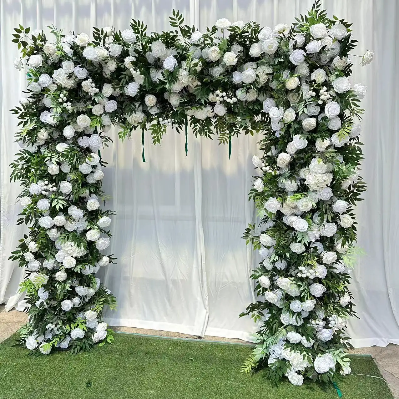 Arche de fleurs artificielles de mariage A-HOA005 arc de corne de fleur rouge en soie ensemble pour la décoration de toile de fond de fleurs d'arc de mariage