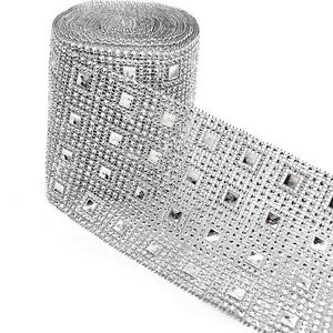 Venta al por mayor 24 filas redondo de plata de diamantes de corte de acrílico plástico cuadrado de diamantes de imitación de rollo para ropa de cama - Product Image 3