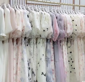 เสื้อผ้าผู้หญิงมือสองแบบผสมผสาน ใหม่และเก่า กางเกง เสื้อแจ็คเก็ต เสื้อยืด เดรส แบบผสมผสาน - Product Image 3
