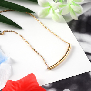 Collier minimaliste géométrique en acier inoxydable plaqué or 18 carats pour femme, bijou cadeau - Product Image 1