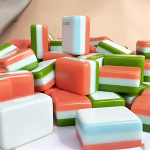Ensemble de Mahjong Américain de Luxe Moderne à Trois Couches en Acrylique Orange, Vert et Blanc avec Tuiles Dragon, Bambou et Lotus pour le Divertissement et le Poker - Product Image 1
