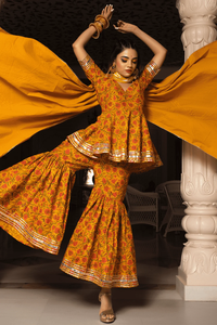 Ensemble Sharara en coton jaune moutarde Darpan de fabrication indienne avec ensemble Sharara à la mode imprimé floral - Product Image 2