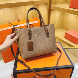 Bolso Tote Coach Signature Mediano Marrón con Asa de Cuero, Bolso de Hombro y Bandolera para Mujer - Product Image 2