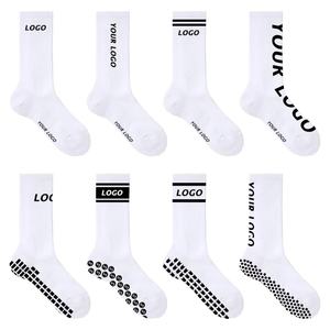 Chaussettes de yoga et de Pilates antidérapantes avec logo personnalisé pour femmes et hommes, coussinets de compression, sport, gym, exercice, respirantes, en coton - Product Image 2