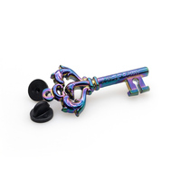 Épinglette de revers en forme de clé ancienne, personnalisée, colorée, en métal, avec logo 3D en émail, plaque arc-en-ciel, vente en gros