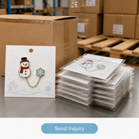 Broches de Noël en forme de bonhomme de neige, pendentifs flocon de neige, chaîne dorée, bijoux d'hiver, broches personnalisées en émail souple, vente en gros