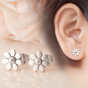 Orecchini a Perno Mini Girasole per Donne, Accessori di Moda Minimalisti Floreali per Uso Quotidiano - Product Image 2