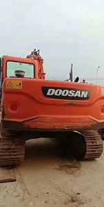 Excavatrice Doosan DX130 d'occasion, couleur orange, engin de construction sur chenilles, équipement lourd, moteur, boîte de vitesses et pompe coréens - Product Image 3