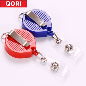 Porta Tarjetas de Identificación con Clip Retráctil de Plástico con Diseño de Lluvia Otoñal, Clip para Cordón Tipo Mosquetón, Logotipo Sellado con Epoxi - Product Image 2