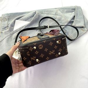 Ladies' Simple <b>square</b> Handbag, Suitable for Daily Use. the Interior Lining Is Made of Comfortable Polyester Material.356 - Product Image 3