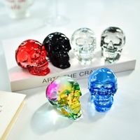 Vente en gros de statues de têtes de crânes humaines en verre K9 coloré de la marque Yucheng, figurines sculptées en cristal, style Feng Shui pour la décoration