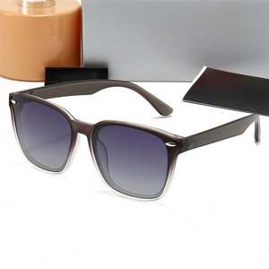 Gafas de Sol Cuadradas para Hombre y Mujer, Protección UV400, Lentes Degradadas G15, Gafas de Sol Deportivas Polarizadas TR90 de Alta Calidad - Product Image 1